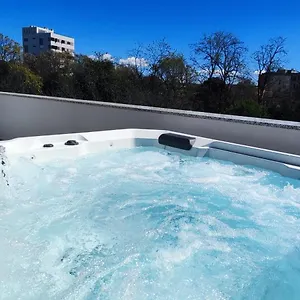 Miema With Jacuzzi Apartament